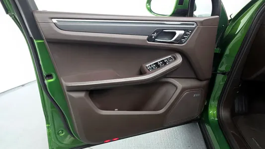 Porsche 마칸 2.0 2021 24