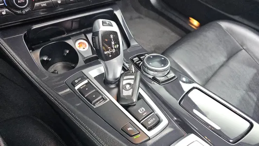 BMW 5 Series (F10) 520d 2013 9
