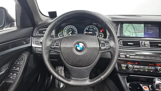BMW 5 Series (F10) 520d 2013 13