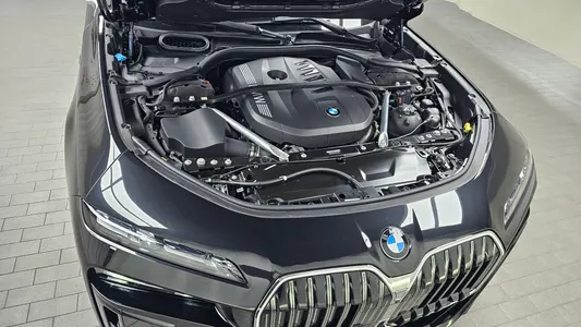 BMW 7 Series (G70) 740i xDrive M 2025 6