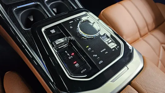 BMW 7 Series (G70) 740i xDrive M 2025 9