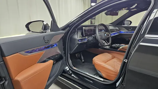 BMW 7 Series (G70) 740i xDrive M 2025 10