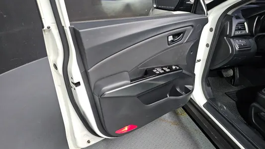 KG Mobility 티볼리 아머 VX 2WD 2018 24
