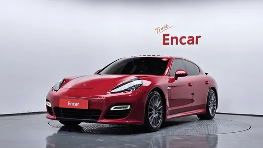 Porsche 4.8 GTS 2013