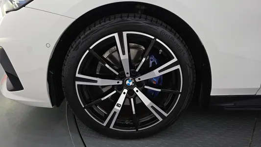 BMW 5 Series (G60) 530i xDrive M 2025 4