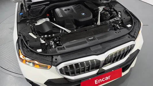 BMW 5 Series (G60) 530i xDrive M 2025 5