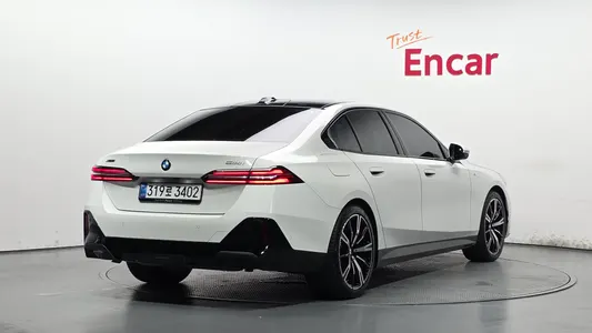 BMW 5 Series (G60) 530i xDrive M 2025