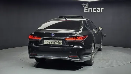 Lexus LS500h 5 3.5 AWD 2018 4