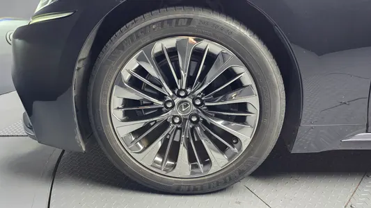 Lexus LS500h 5 3.5 AWD 2018 5