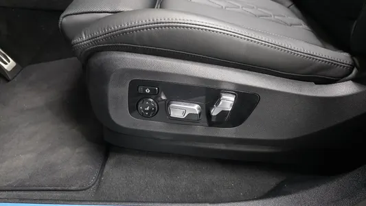 BMW X6 (G06) xDrive40i M 2025 36