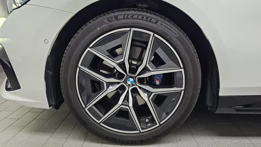 BMW 5 Series (G60) 520i M 2025 5