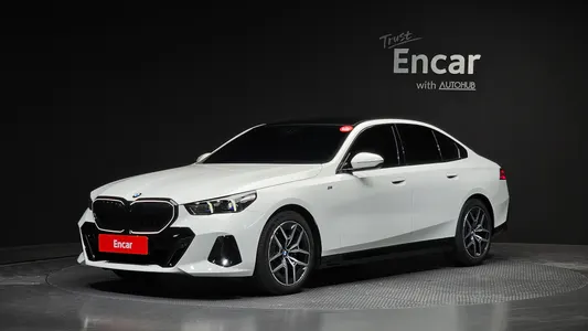 BMW 5 Series (G60) 520i M 2025