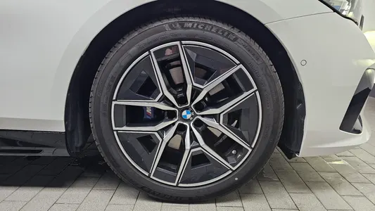 BMW 5 Series (G60) 520i M 2025 20