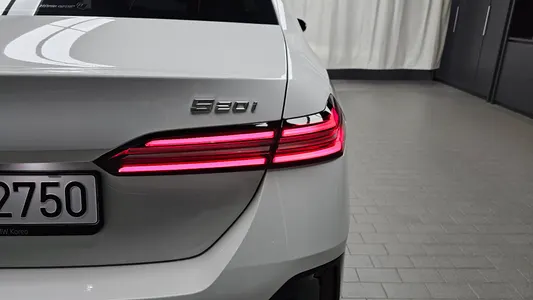 BMW 5 Series (G60) 520i M 2025 23