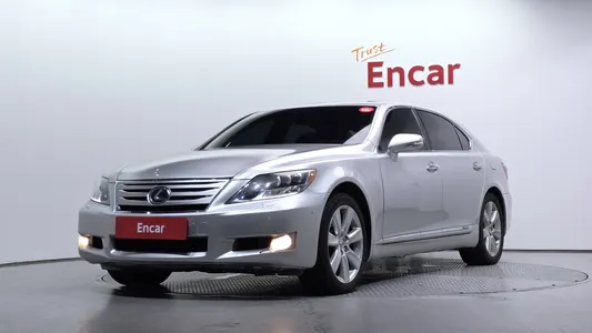 Lexus LS600hL 5 Ottoman 2011