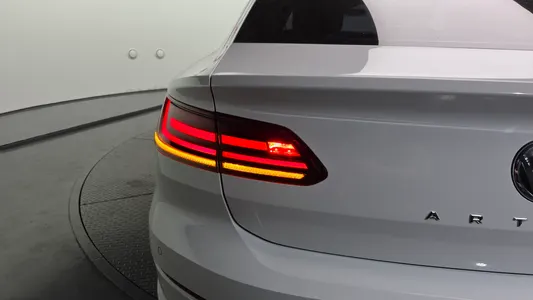 Volkswagen 아테온 2.0 TDI 2019 23