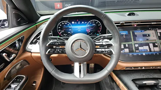 Mercedes-Benz E-Class W214 E300 4MATIC AMG Line 2024 13