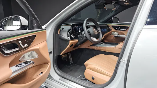 Mercedes-Benz E-Class W214 E300 4MATIC AMG Line 2024 10