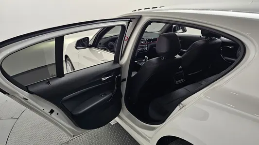 BMW 1 Series (F20) 118d 5 2019 17