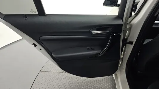 BMW 1 Series (F20) 118d 5 2019 25