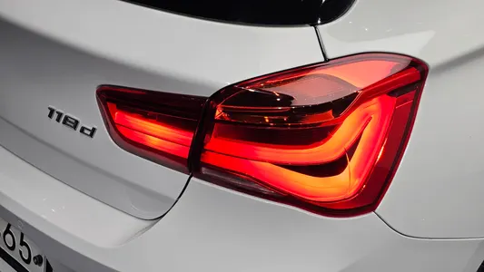 BMW 1 Series (F20) 118d 5 2019 23