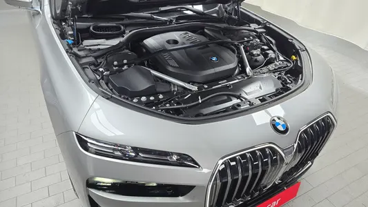 BMW 7 Series (G70) 740i xDrive 2024 5
