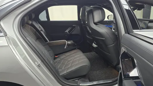 BMW 7 Series (G70) 740i xDrive 2024 10