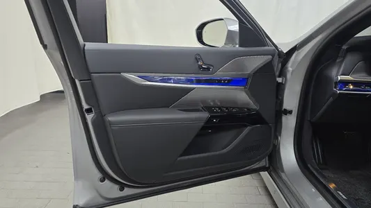 BMW 7 Series (G70) 740i xDrive 2024 24