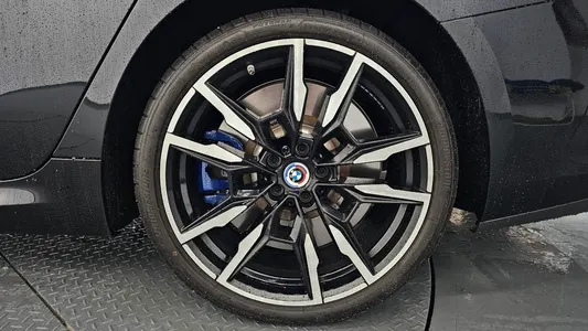 BMW 8 Series (G15) M850i xDrive 2023 21