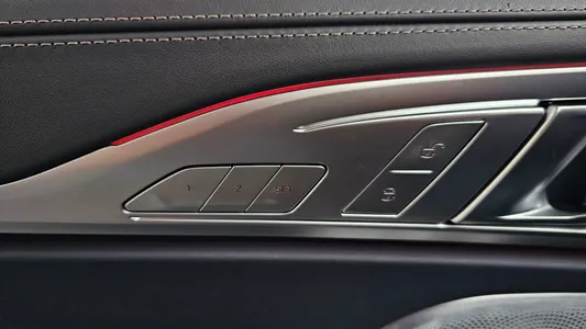 BMW 8 Series (G15) M850i xDrive 2023 35