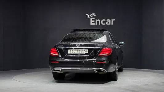 Mercedes-Benz E-Class W213 E300e 2019 4