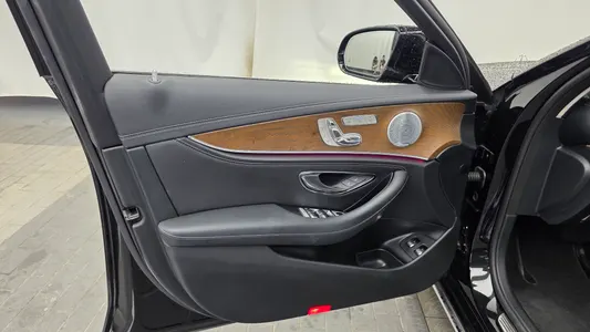 Mercedes-Benz E-Class W213 E300e 2019 24