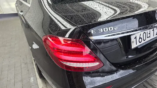Mercedes-Benz E-Class W213 E300e 2019 23