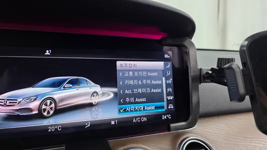 Mercedes-Benz E-Class W213 E300e 2019 30