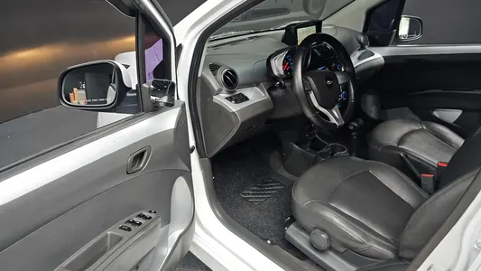 Chevrolet Spark LT 2013 10