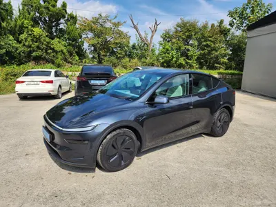 Tesla Y AWD 2025 4