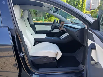 Tesla Y AWD 2025 8