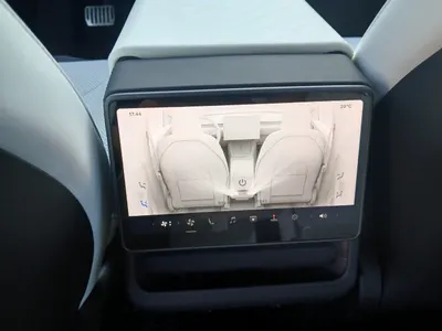 Tesla Y AWD 2025 15