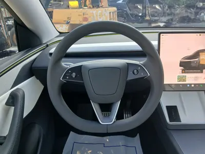 Tesla Y AWD 2025 10