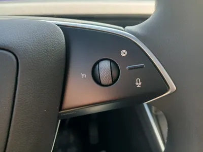 Tesla Y AWD 2025 19