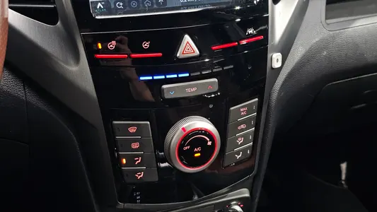 KG Mobility 티볼리 아머 2WD 2019 27