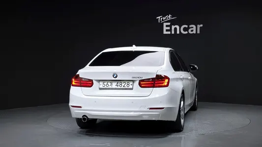 BMW 3 Series (F30) 320i 2014 4