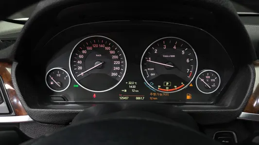 BMW 3 Series (F30) 320i 2014 8
