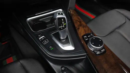 BMW 3 Series (F30) 320i 2014 9