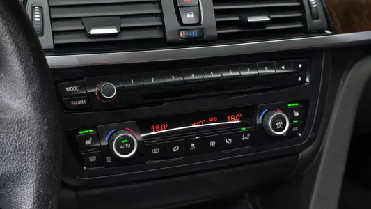 BMW 3 Series (F30) 320i 2014 19