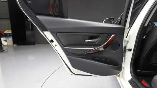 BMW 3 Series (F30) 320i 2014 25