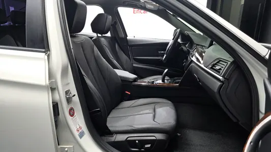 BMW 3 Series (F30) 320i 2014 26