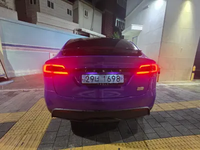Tesla X 2024 4