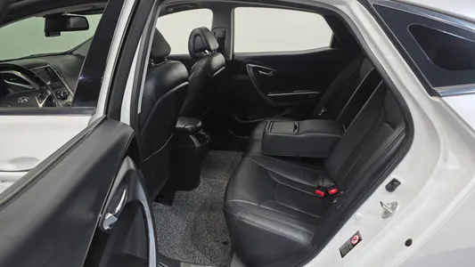 Hyundai HG 2014 12