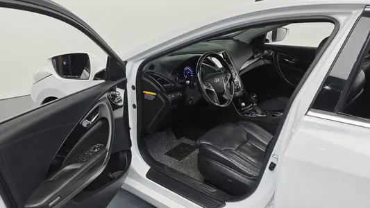 Hyundai HG 2014 10
